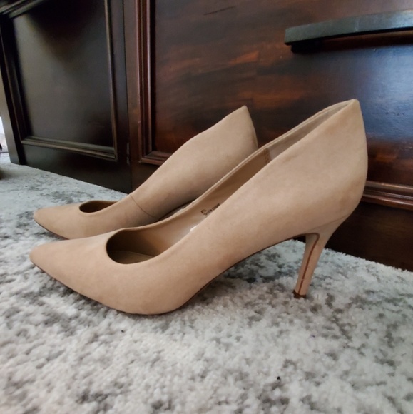Nude Pumps - Picture 2 of 5